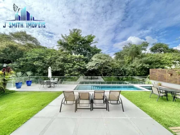 Imagem CASA À VENDA DE PORTEIRA FECHADA! Impecável, 4 suítes, elevador, piscina