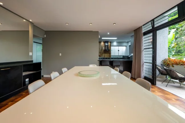 Imagem Aluguel de Casa de Luxo no Brooklin Paulista - 5 Quartos, 5 Suítes, 6 Vagas, 340m² - São Paulo-SP