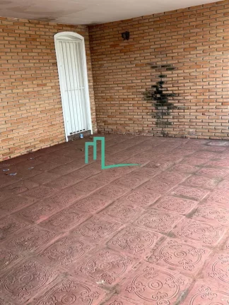 Imagem Imóvel à venda em Franca-SP: Casa na Vila França com 3 quartos, 1 suíte, 2 salas, 3 banheiros, 2 vagas de garagem e 200 m² de área.