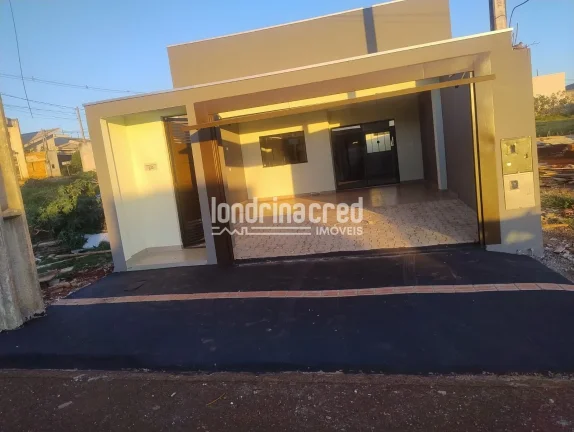 Imagem Casa no Jardim Mônaco em Arapongas, 3 dormitórios (1 suíte), sala, cozinha, banheiro social, 2 vagas de garagem e 88m² de área útil