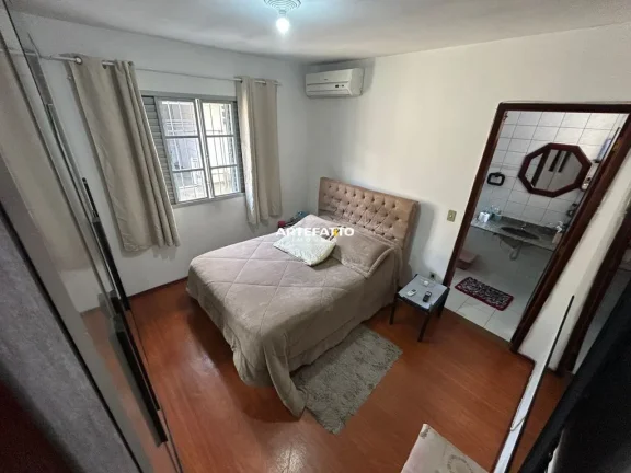 Imagem Excelente casa com ponto comercial a pouco metros do metrô