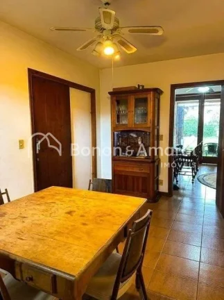 Imagem Bela casa com toque rústico. a residência possui um amplo terreno de esquina com 1.182m² de área...