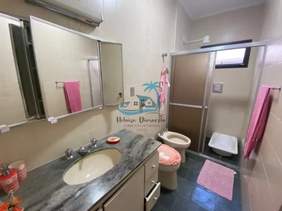 Imagem Belíssimo apartamento com 3 dormitórios na Praia da Enseada em Ubatuba - ao lado da praia, mais ou menos 50 metros do mar.