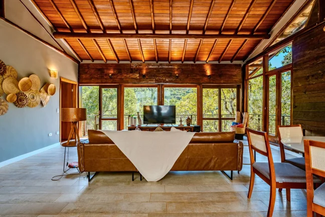 Imagem Refúgio das Araucárias | Design e silêncio na Mantiqueira