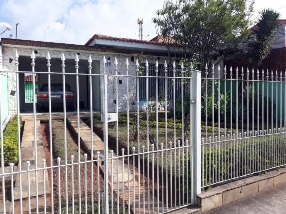 Imagem Casa à Venda no Centro de Carapicuíba com Terreno 600m²