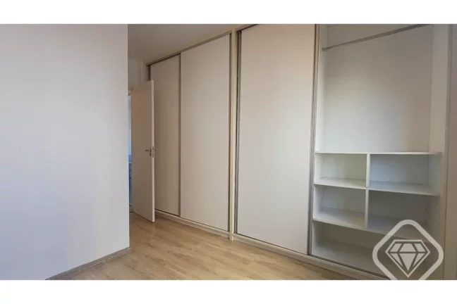 Imagem Apartamento desocupado e ensolarado com orientação leste e norte, oferecendo 64 metros quadrados d...