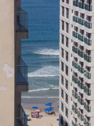 Imagem PITANGUEIRAS – NA SEGUNDA QUADRA DA PRAIA, MARAVILHOSA VISTA MAR, LOCALIZAÇÃO PRIVILEGIADA, 109 M² ÚTEIS, 02 VAGAS DE GARAGEM NO PRÉDIO, CHURRASQUEIRA