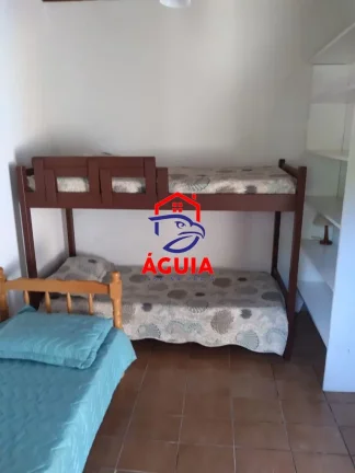 Imagem Ótima casa para aluguel de temporada em condomínio fechado a 100 metros da praia do Lázaro!!