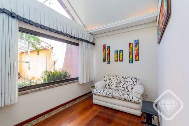 Imagem Casa ampla na Tristeza com terreno generoso e duas construções independentes.

Esta propriedade of...