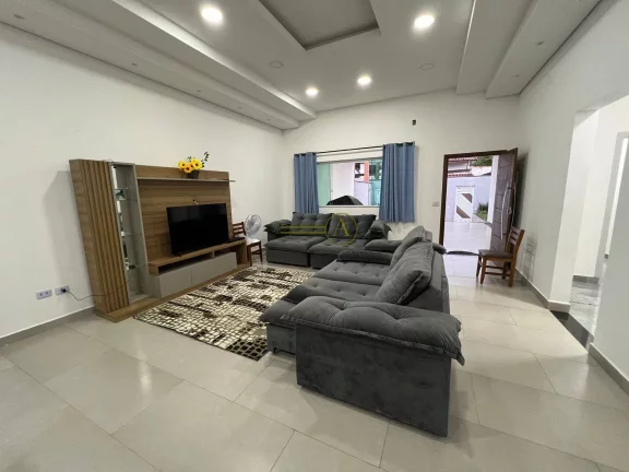 Imagem Casa novíssima térrea, 100 metros da praia, piscina e lavabo
