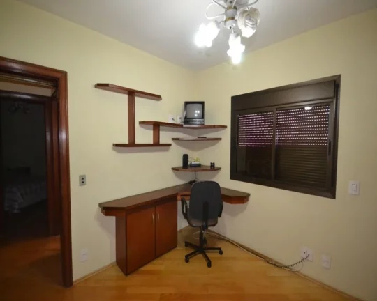 Imagem Apartamento com piso de madeira e armários! Amplo living para 2 ambientes, terraço, lavabo, 4 dorm...