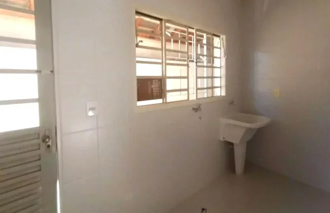 Imagem Casa para Venda em Atibaia, Jardim Das Cerejeiras, 3 dormitórios, 1 suíte, 2 banheiros, 2 vagas