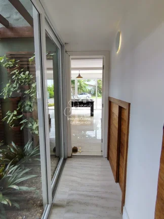 Imagem Casa de luxo em condomínio na Enseada, Guarujá-SP: 5 quartos, 5 suítes, 2 salas, 4 vagas e 390m² de área. Imperdível!