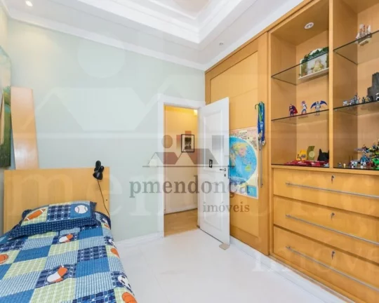 Imagem Apartamento com piso de tacos, living para 3 ambientes, lavabo, sala de jantar, sala de estar, 3 dor...