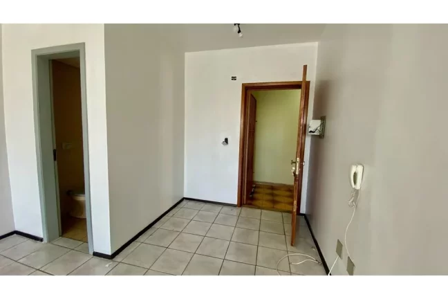 Foto do imóvel Sala Comercial à Venda, 38 m² em Moinhos De Vento - Porto Alegre