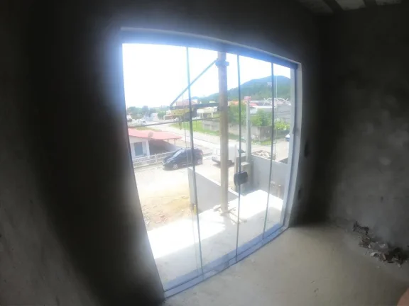 Imagem Sobrado à venda no bairro Gravatá na cidade de Navegantes - Apenas 250m do mar com Adriano carpes Imóveis.