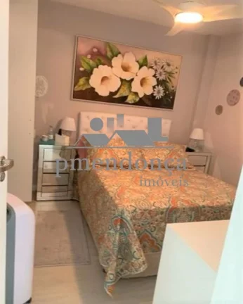 Imagem Apartamento amplo e bem dividido, com living para 2 ambientes, 03 quartos sendo 1 suíte, banheiro s...