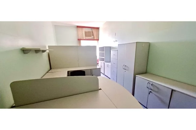 Imagem Sala comercial de 33m² com VAGA a venda ao lado do metro Cinelândia, mobiliada e pronta para uso.