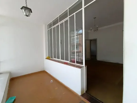 Imagem Casa com Excelente Localização no Centro de Barbacena. Ideal para Clínicas ou Residencial