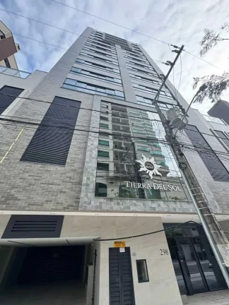 Imagem Apartamento com 3 dormitórios sendo 1 suíte e 2 vagas de garagem no Centro de Balneário Camboriú