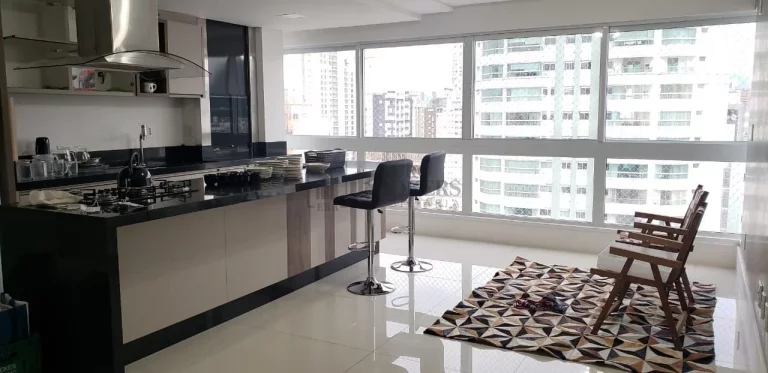 Imagem Apartamento com 3 suítes sendo 1 master com hidro e vista para o mar