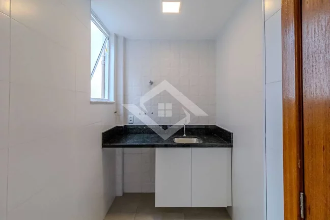 Imagem Apartamento Reformado e Mobiliado com Vista Mar em Copacabana - 3 Quartos