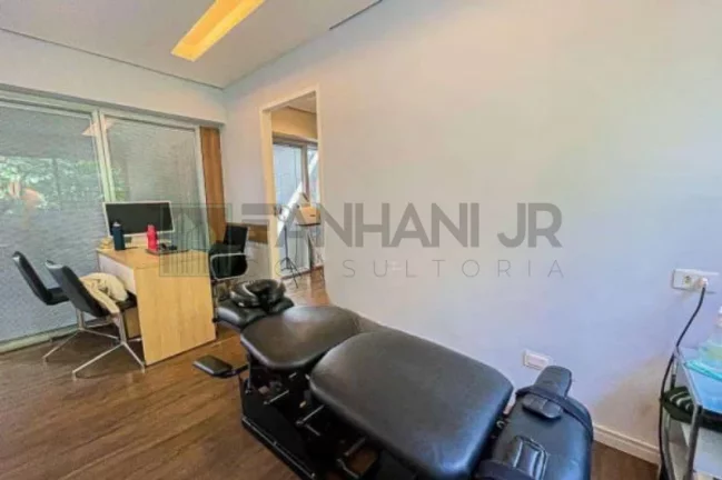 Imagem Casa Comercial à Venda/Locação em São Paulo-SP, Jardim América: 6 salas, 4 banheiros, 4 vagas, 350m²!