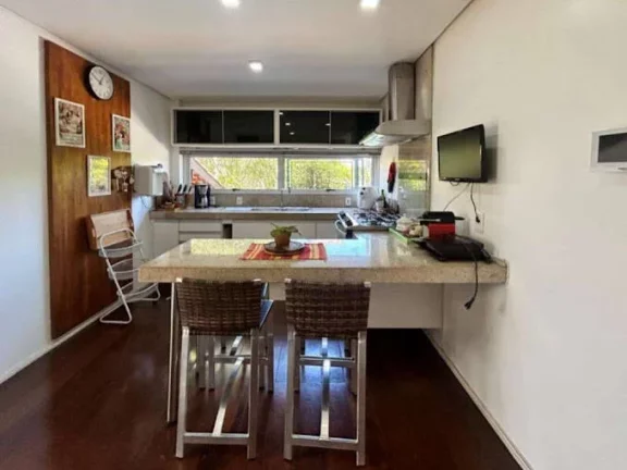 Imagem Casa a venda no condomínio Aldeia da Mata, no coração da Granja Viana! O Aldeia da Mata fica dent...