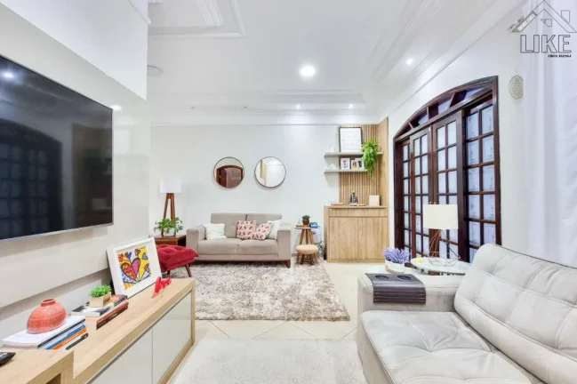 Imagem Casa com Piscina e Churraqueira na Zona Sul
