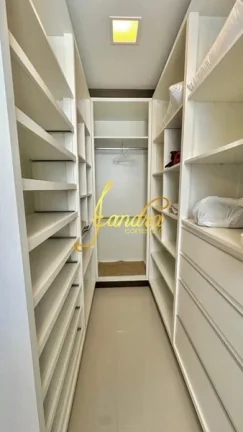 Imagem Sobrado em condomínio fechado 04 suítes com 305m² de área construída
