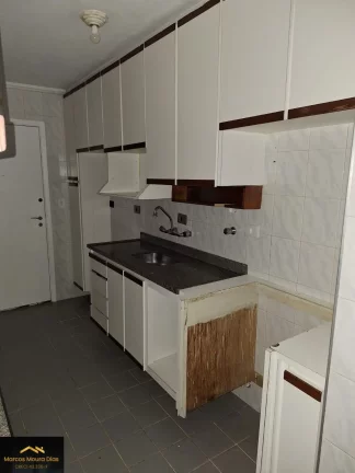 Imagem Apartamento com sacada em Pinheiros, 2 dormitórios ( 1 suíte) e 2 vagas,Edifício com Portaria 24 hs, Gerador e Lazer
