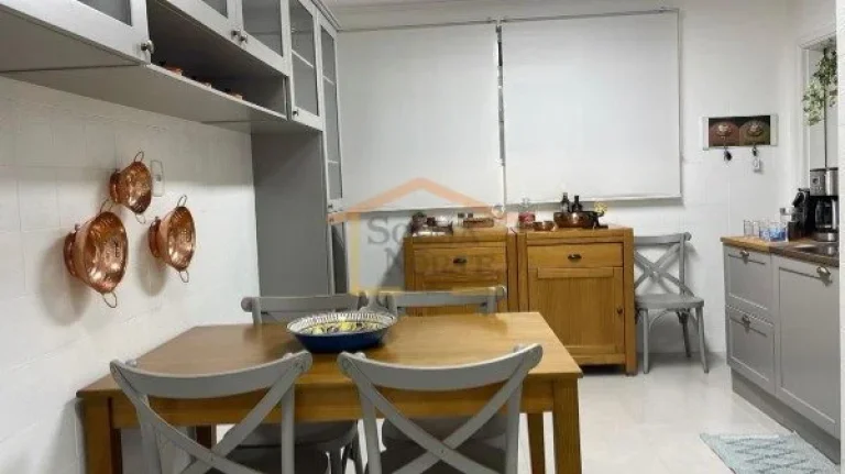 Imagem Apartamento com 160m² de área útil, 3 dormitórios, sendo 1 suite, 4 banheiros e 1 vaga de garage...