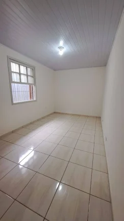 Imagem Casa 2 Dormitórios - C/ Vaga de Garagem