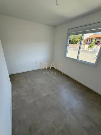 Imagem Imperdível casa de 3 quartos, 1 suíte, 2 salas, 2 banheiros, 2 vagas na cidade de Florianópolis-SC, bairro Ingleses do Rio Vermelho - 143m².