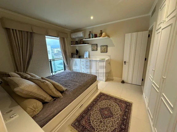 Imagem Apartamento à venda em Ipanema, 348m2, 3 quartos, 3 vagas, Frontal Mar.