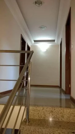 Imagem CASA COM 5 QUARTOS, MUITO PROXIMO AO CENTRO DE NOVA FRIBURGO
