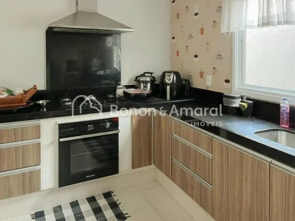 Imagem Casa com 3 Quartos e 4 banheiros à Venda, 250 m² por R$ 1.600.000