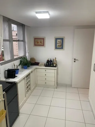 Imagem Apartamento de alto padrão no Jardim Europa, totalmente mobiliado, com 4 dormitórios sendo 4 suítes, sala de 75m² com 3 ambientes, 3 vagas.