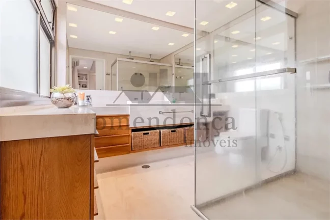 Imagem Apartamento em rua tranquila da Vila Madalena com 4 suítes e 5 vagas, 210m²