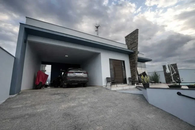 Imagem Casa com 2 dormitórios sendo 1 suíte e 1 vaga de garagem em Gov Celso Ramos/SC
