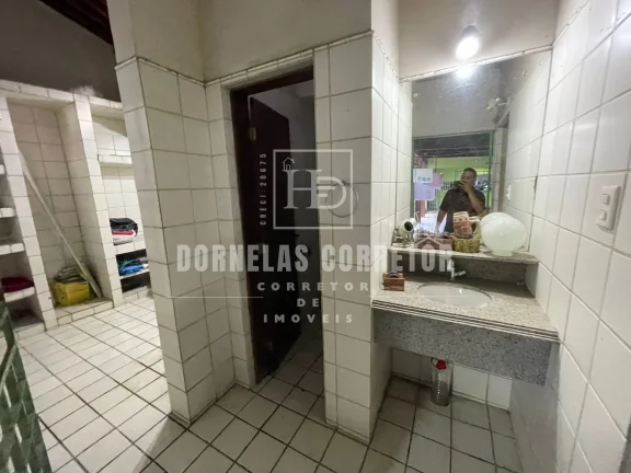 Imagem Casa Amarela - Residência Ampla e Bem Localizada