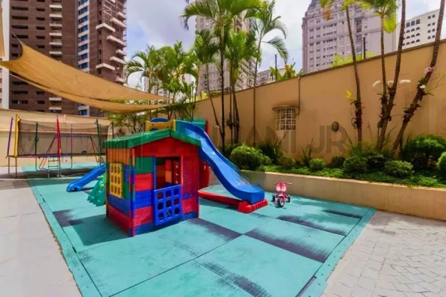 Imagem Alugue já! Apartamento de 4 quartos no Itaim Bibi, São Paulo-SP com 138m², 1 suíte, 3 salas e 2 vagas de garagem.