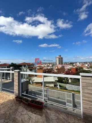 Imagem Linda casa triplex com ótima vista para o mar praia do Grant- Itajuba Barra