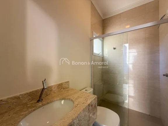 Imagem Encante-se com esta belíssima casa em condomínio, que une planta moderna, excelente iluminação n...