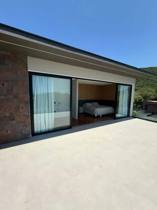 Imagem Casa com 4 dormitórios sendo 4 suítes e 2 vagas de garagem em Balneário Camboriú/SC