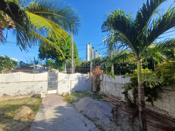 Imagem Oportunidade em Ponta Negra - Casa de Esquina para Reforma.
