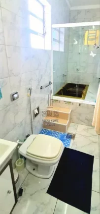 Imagem Seu novo lar em Santos: Casa espaçosa de 3 quartos com edícula para a família.
