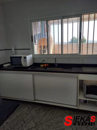 Imagem Excelente oportunidade! Casa em condomínio à venda na Vila Matilde, São Paulo-SP, com 3 quartos, 1 suíte, 2 banheiros, 4 vagas de garagem e 198m².