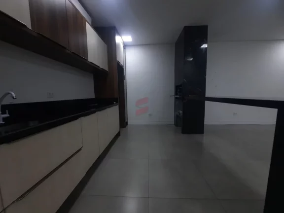 Imagem Excelente Barracão medindo 786m² sendo 490m² térreo e 288,65m² no 2° pavimento.Térreo contém 6 salas, 1 cozinha, 1 refeitório, 3 bwc.2° pavimento contém 6 salas, 1 cozinha, 3 bwc.Barracão todo mobiliado com 7 metros de pé direito. 