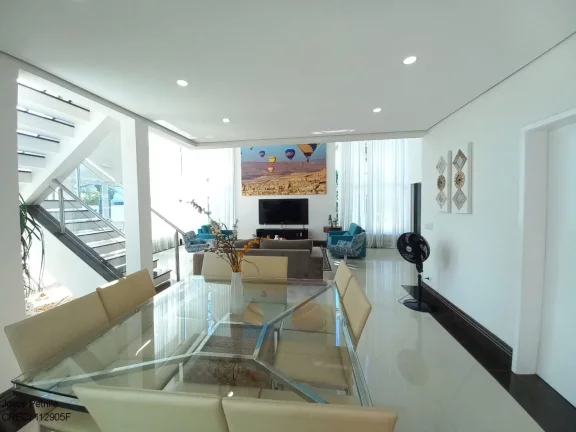 Imagem Casa Moderna com 4 Suítes, Piscina, Pertinho da Praia em Condomínio Fechado de Alto Padrão à Venda em Peruíbe.